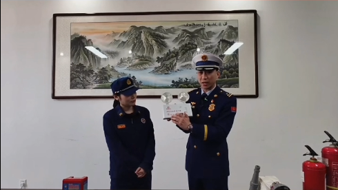 消防直播进企业 安全宣讲入人心——盈通公司联合消防救援大队开展会议室专场消防直播宣传活动